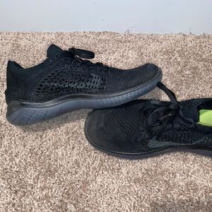 Black Nike Tennis Shoes